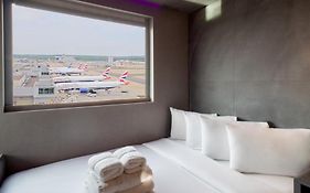 Bloc Hotel London Gatwick Airport  3*